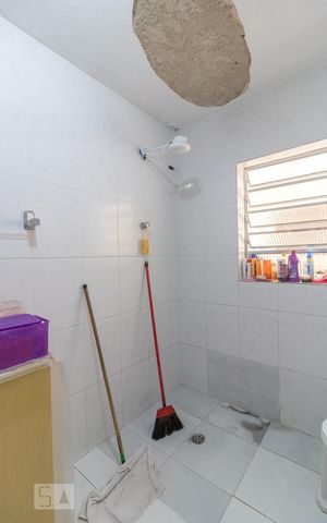 Casa à venda com 250m², 4 quartos e 2 vagas Casa à venda com 250m², 4 quartos e 2 vagasBanheiro 2
