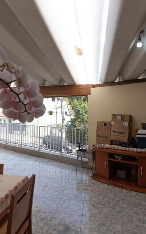 Casa à venda com 250m², 4 quartos e 2 vagas Casa à venda com 250m², 4 quartos e 2 vagasQuarto 1 vista