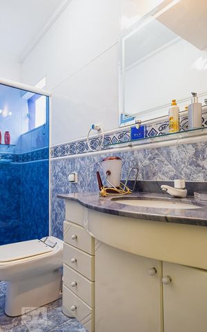 Casa à venda com 470m², 4 quartos e 6 vagas Casa à venda com 470m², 4 quartos e 6 vagasBanheiro da Suíte 3