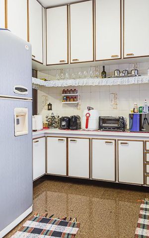 Casa à venda com 470m², 4 quartos e 6 vagas Casa à venda com 470m², 4 quartos e 6 vagasCozinha