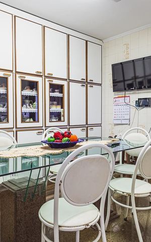 Casa à venda com 470m², 4 quartos e 6 vagas Casa à venda com 470m², 4 quartos e 6 vagasCopa