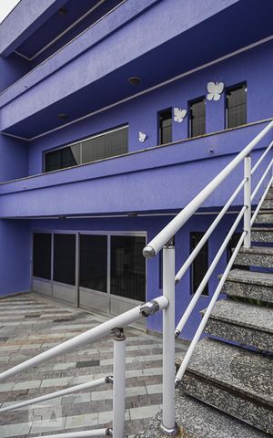 Casa à venda com 470m², 4 quartos e 6 vagas Casa à venda com 470m², 4 quartos e 6 vagasFachada