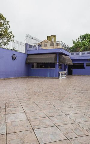 Casa à venda com 470m², 4 quartos e 6 vagas Casa à venda com 470m², 4 quartos e 6 vagasQuintal