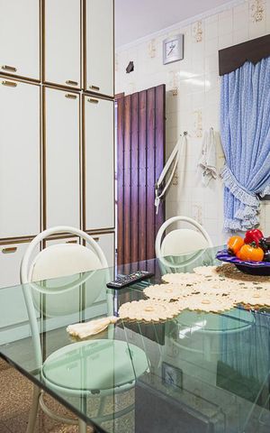 Casa à venda com 470m², 4 quartos e 6 vagas Casa à venda com 470m², 4 quartos e 6 vagasCopa