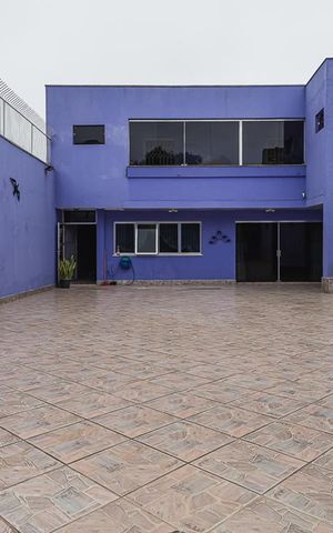Casa à venda com 470m², 4 quartos e 6 vagas Casa à venda com 470m², 4 quartos e 6 vagasQuintal