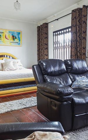 Casa à venda com 470m², 4 quartos e 6 vagas Casa à venda com 470m², 4 quartos e 6 vagasSuíte 1