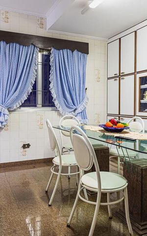 Casa à venda com 470m², 4 quartos e 6 vagas Casa à venda com 470m², 4 quartos e 6 vagasCopa
