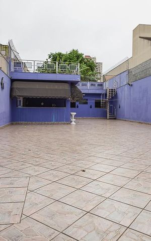 Casa à venda com 470m², 4 quartos e 6 vagas Casa à venda com 470m², 4 quartos e 6 vagasQuintal