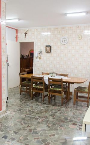 Casa para alugar com 300m², 4 quartos e 8 vagas Casa para alugar com 300m², 4 quartos e 8 vagasCozinha