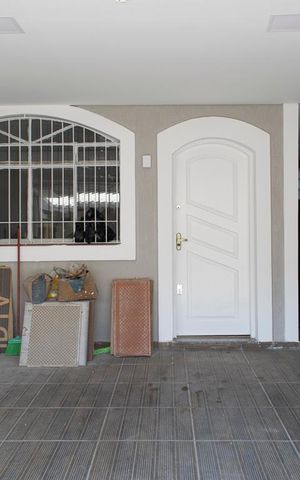 Casa à venda com 180m², 2 quartos e 2 vagas Casa à venda com 180m², 2 quartos e 2 vagasGARAGEM