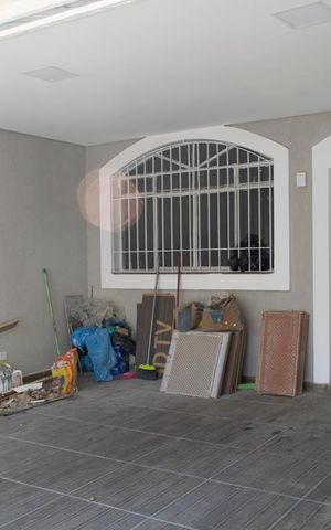 Casa à venda com 180m², 2 quartos e 2 vagas Casa à venda com 180m², 2 quartos e 2 vagasGARAGEM