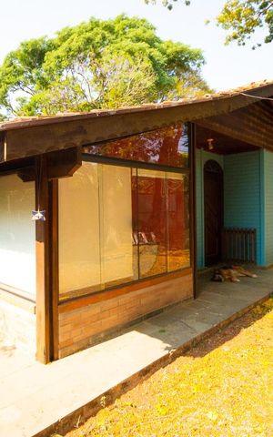 Casa à venda com 140m², 2 quartos e 20 vagas Casa à venda com 140m², 2 quartos e 20 vagasFacada