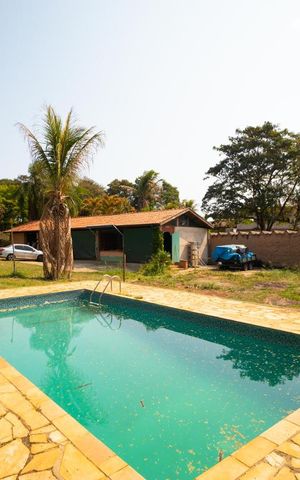 Casa à venda com 140m², 2 quartos e 20 vagas Casa à venda com 140m², 2 quartos e 20 vagasÁrea comum - Piscina