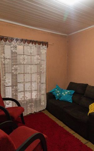 Casa à venda com 150m², 4 quartos e 2 vagas Casa à venda com 150m², 4 quartos e 2 vagasSala