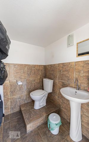 Casa à venda com 220m², 5 quartos e 2 vagasBanheiro de Serviço