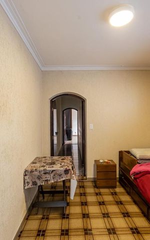 Casa à venda com 220m², 5 quartos e 2 vagasSuite
