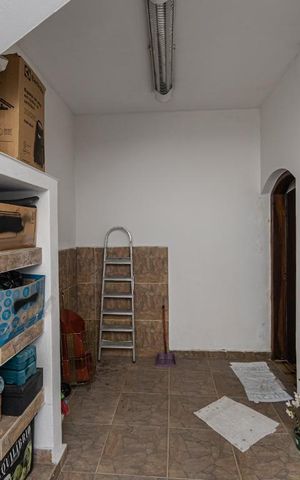 Casa à venda com 220m², 5 quartos e 2 vagasÁrea de Serviço 1