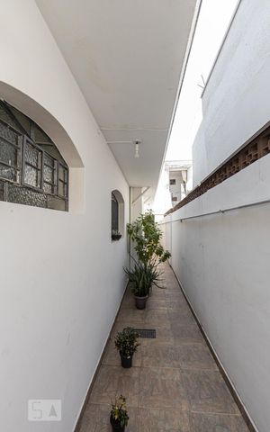 Casa à venda com 220m², 5 quartos e 2 vagasCorredor Externo