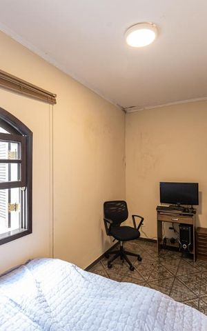 Casa à venda com 220m², 5 quartos e 2 vagasQuarto 4 (Fundos)