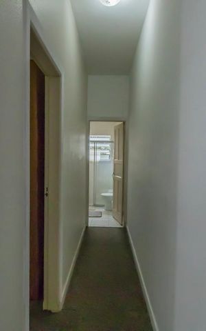 Casa à venda com 200m², 2 quartos e 1 vaga Casa à venda com 200m², 2 quartos e 1 vagaCorredor