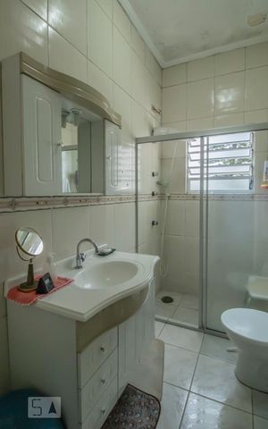 Casa à venda com 200m², 2 quartos e 1 vaga Casa à venda com 200m², 2 quartos e 1 vagaBanheiro