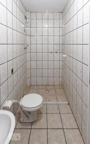 Casa para alugar com 30m², 1 quarto e sem vaga Casa para alugar com 30m², 1 quarto e sem vagaBanheiro