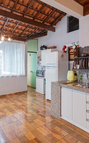 Casa à venda com 250m², 4 quartos e 2 vagas Casa à venda com 250m², 4 quartos e 2 vagasCozinha