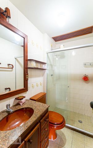 Apartamento à venda com 85m², 2 quartos e 1 vaga Apartamento à venda com 85m², 2 quartos e 1 vagaBanheiro Social