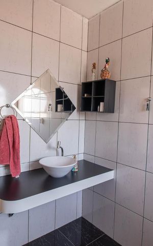 Casa para alugar com 171m², 4 quartos e 3 vagas Casa para alugar com 171m², 4 quartos e 3 vagasBanheiro do corredor