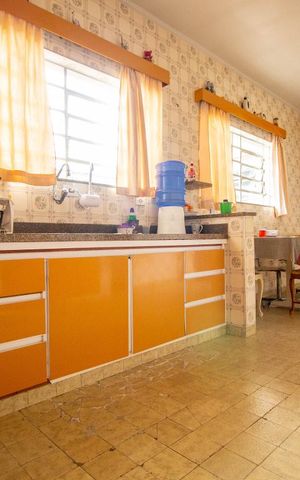 Casa à venda com 172m², 3 quartos e 2 vagas Casa à venda com 172m², 3 quartos e 2 vagasCozinha