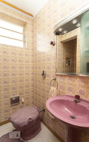 Casa para alugar com 380m², 3 quartos e 3 vagasBanheiro da Edícula