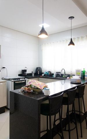 Casa à venda com 130m², 3 quartos e 2 vagas Casa à venda com 130m², 3 quartos e 2 vagasCozinha