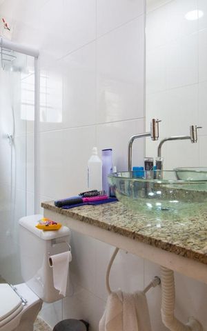 Casa à venda com 130m², 3 quartos e 2 vagas Casa à venda com 130m², 3 quartos e 2 vagasBanheiro da Suíte