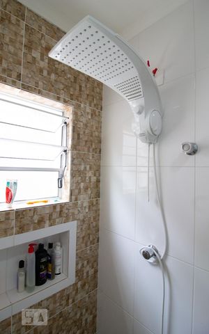 Casa à venda com 130m², 3 quartos e 2 vagas Casa à venda com 130m², 3 quartos e 2 vagasDetalhe banheiro
