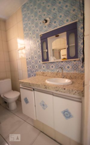 Casa para alugar com 90m², 2 quartos e 1 vagaBanheiro - Torneira