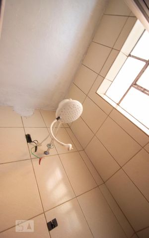 Casa para alugar com 90m², 2 quartos e 1 vagaChuveiro