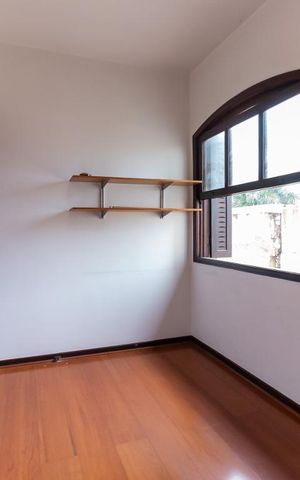 Casa à venda com 250m², 4 quartos e 2 vagas Casa à venda com 250m², 4 quartos e 2 vagasQuarto 2
