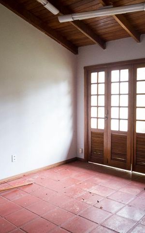 Casa à venda com 220m², 3 quartos e 3 vagasEdícula