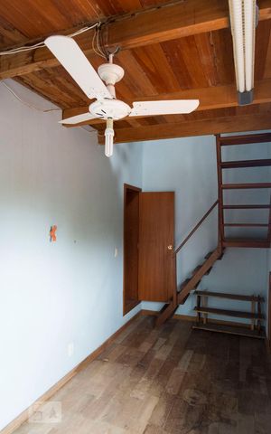 Casa à venda com 220m², 3 quartos e 3 vagasEscritório