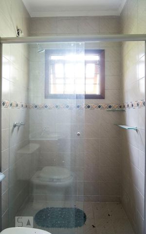 Casa à venda com 220m², 3 quartos e 3 vagasBanheiro da Suíte 1