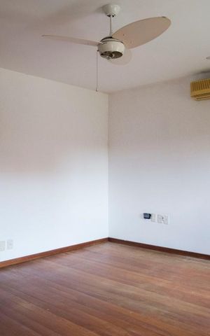 Casa à venda com 220m², 3 quartos e 3 vagasSuíte 3