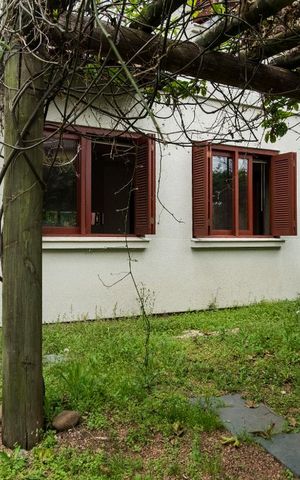 Casa à venda com 220m², 3 quartos e 3 vagasFachada