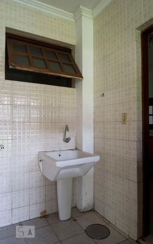Casa à venda com 220m², 3 quartos e 3 vagasÁrea de Serviço