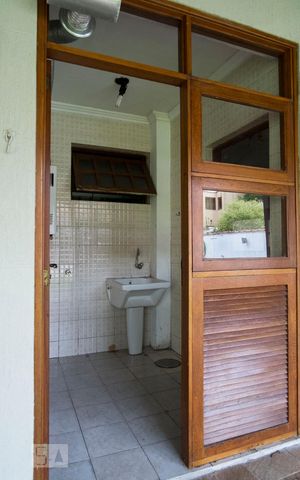 Casa à venda com 220m², 3 quartos e 3 vagasÁrea de Serviço