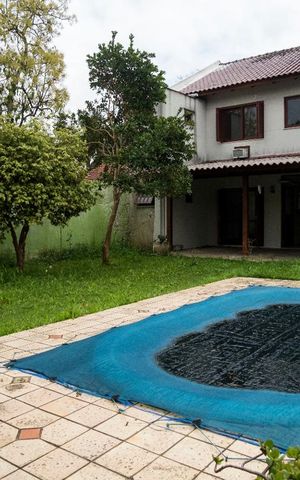 Casa à venda com 220m², 3 quartos e 3 vagasPiscina