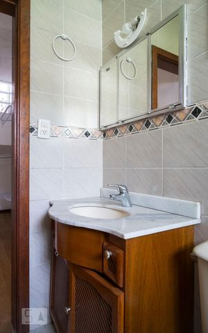 Casa à venda com 220m², 3 quartos e 3 vagasBanheiro da Suíte 1