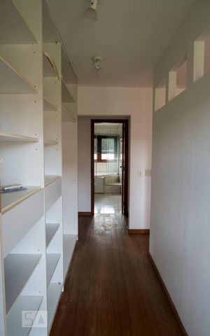 Casa à venda com 220m², 3 quartos e 3 vagasCloset da suíte 3