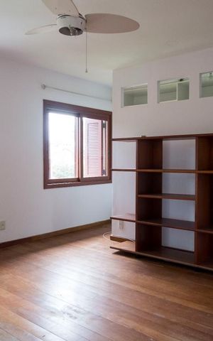 Casa à venda com 220m², 3 quartos e 3 vagasSuíte 3
