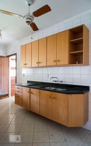 Casa à venda com 220m², 3 quartos e 3 vagasCozinha