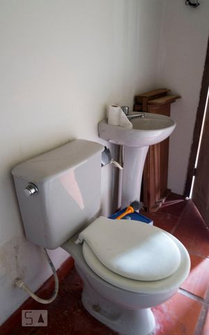 Casa à venda com 220m², 3 quartos e 3 vagasBanheiro da Edícula
